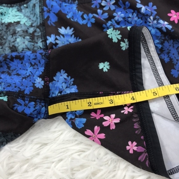 Lululemon Groovy Run Short *4-way Stretch Petal Pop Multi / Black - Picture 2 of 6